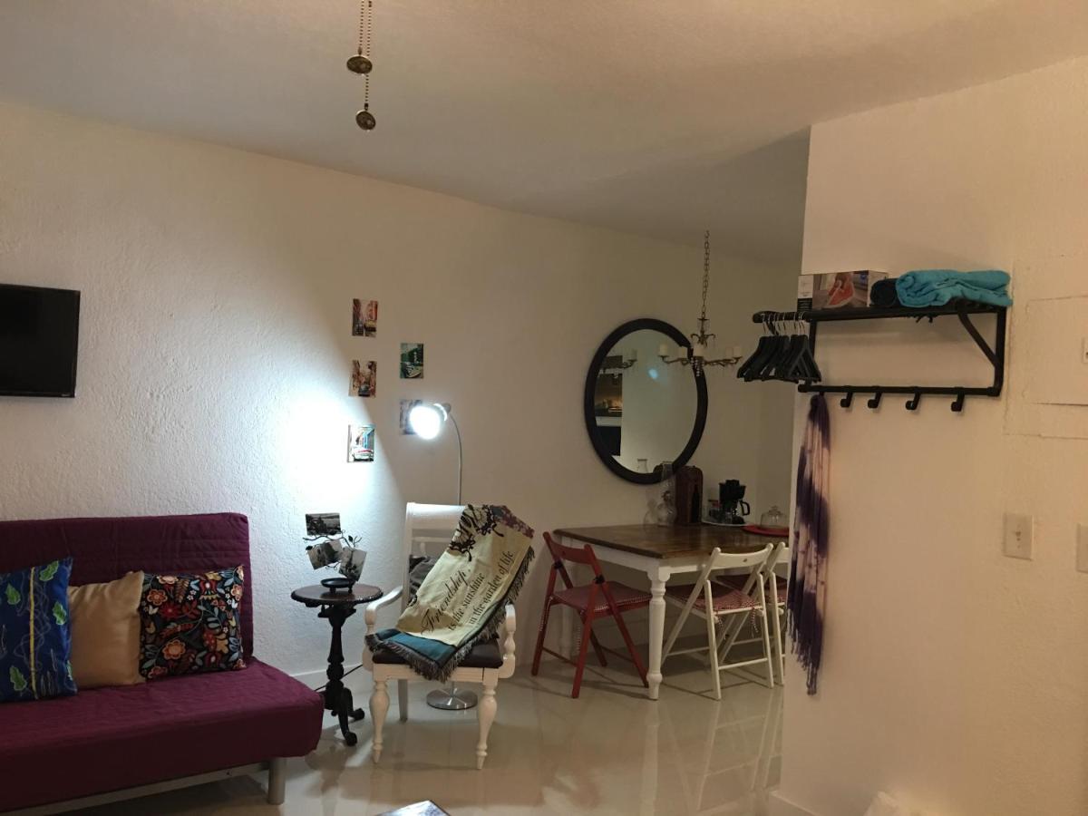Private Studio Blocks From Coconut Grove ไมอามี ภายนอก รูปภาพ