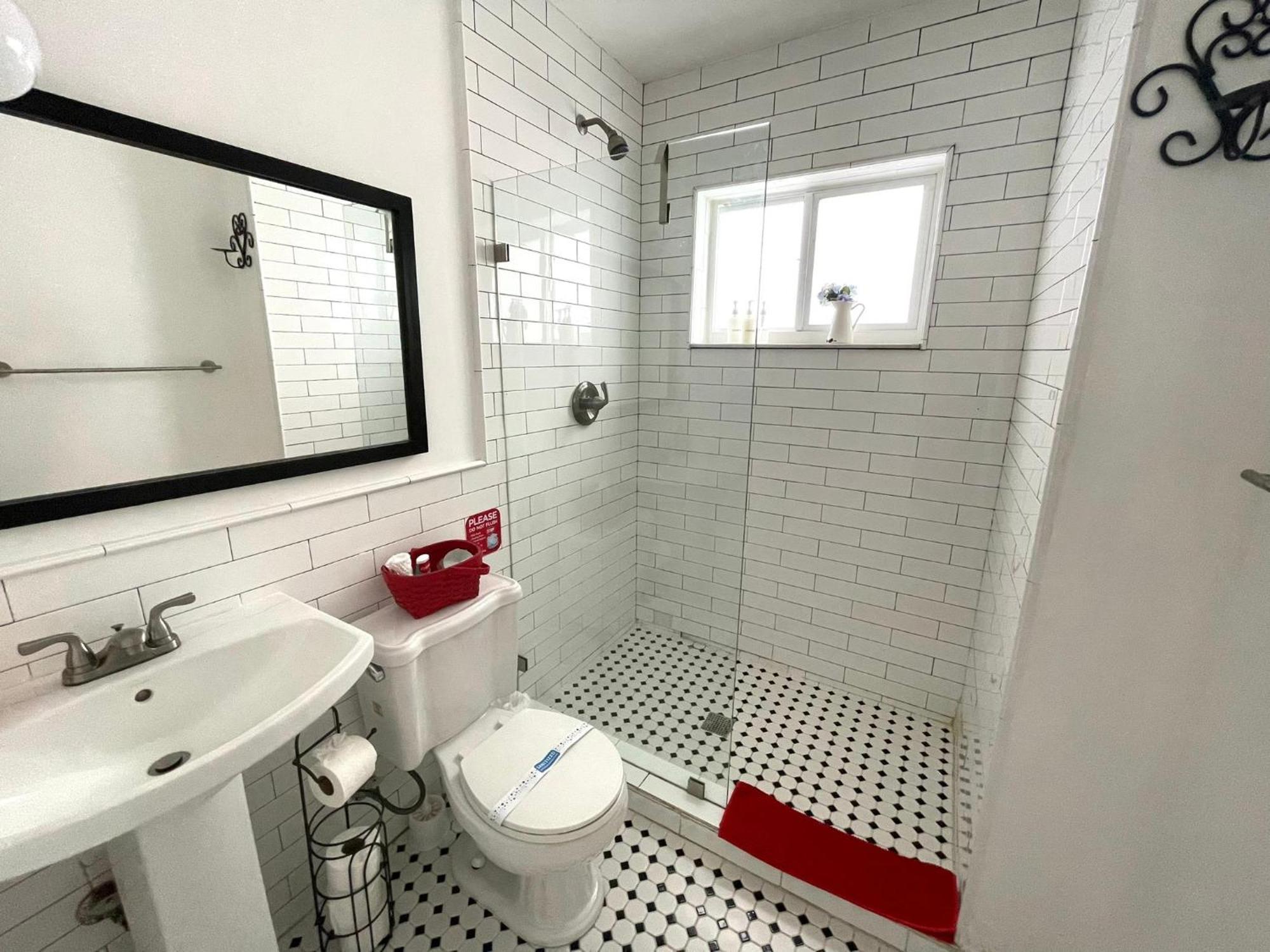 Private Studio Blocks From Coconut Grove ไมอามี ภายนอก รูปภาพ