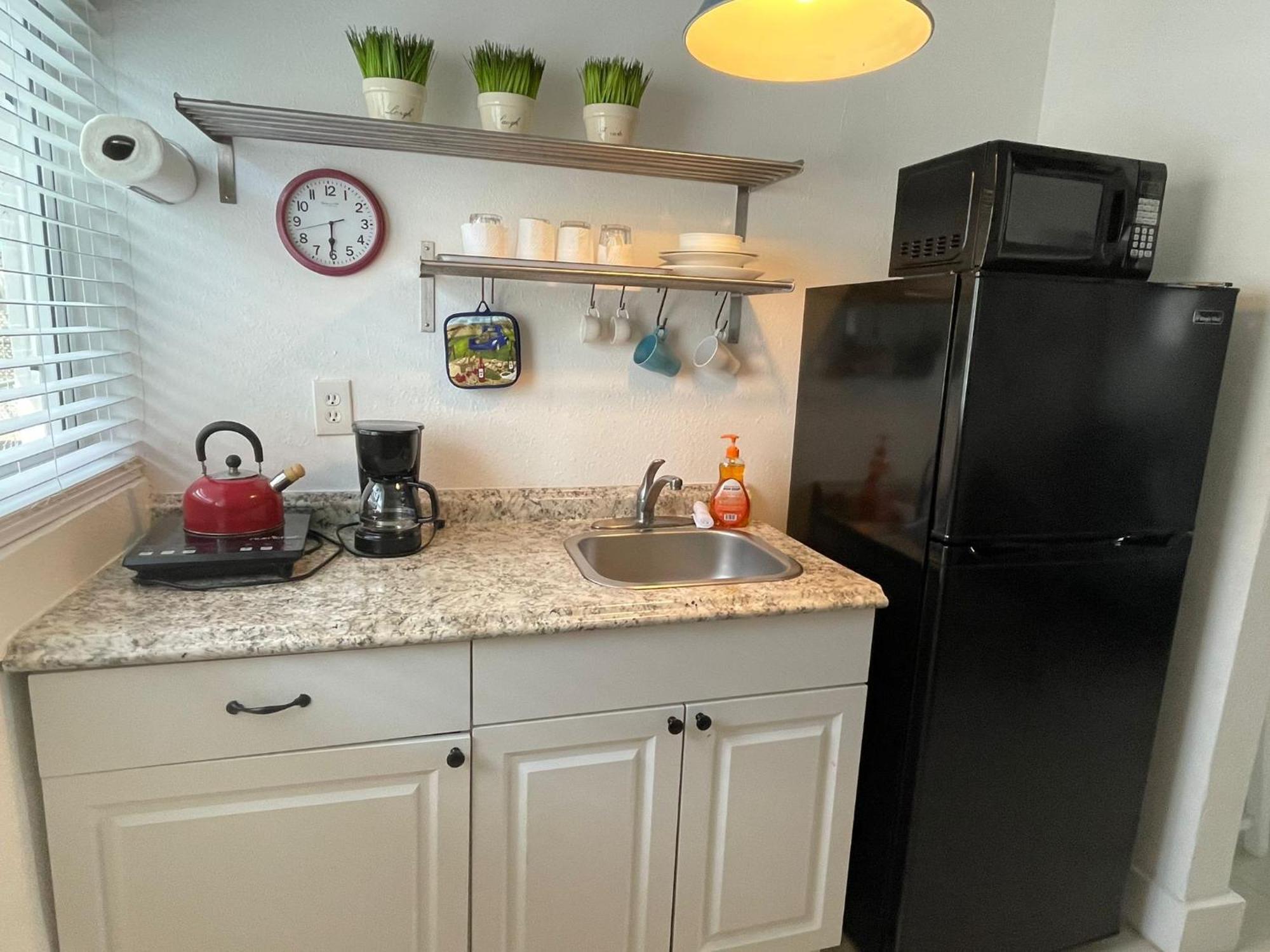 Private Studio Blocks From Coconut Grove ไมอามี ภายนอก รูปภาพ