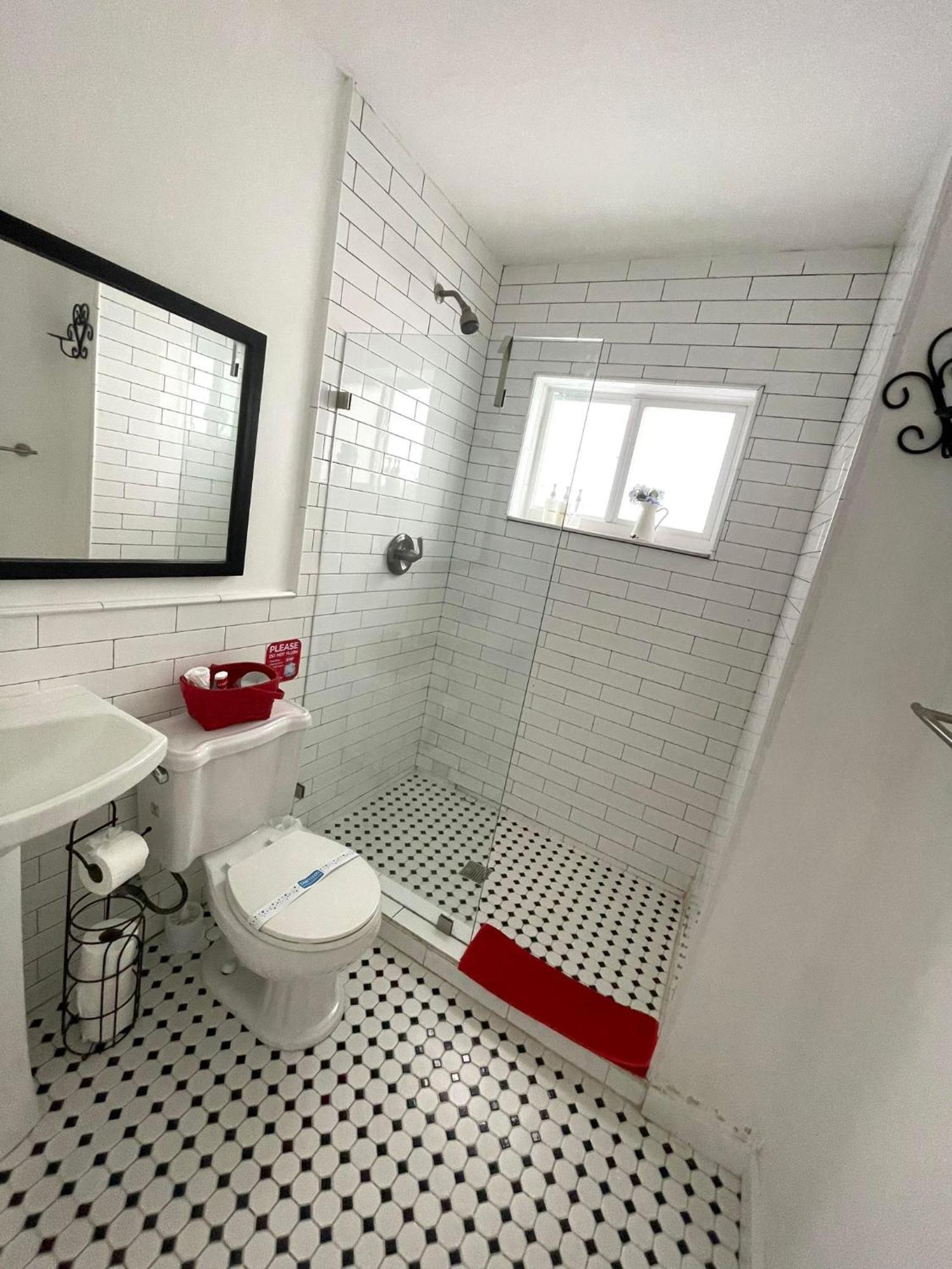 Private Studio Blocks From Coconut Grove ไมอามี ภายนอก รูปภาพ