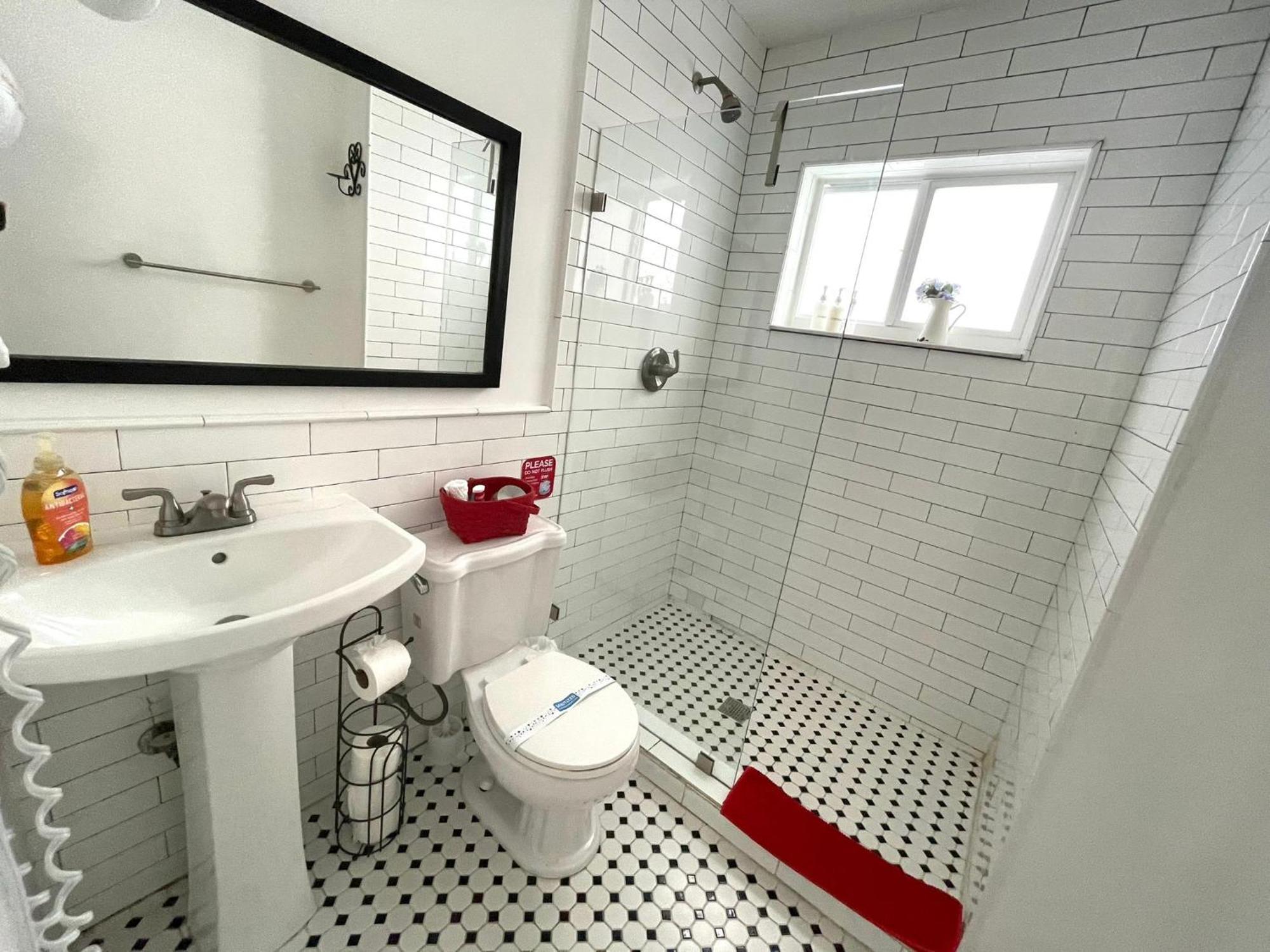 Private Studio Blocks From Coconut Grove ไมอามี ภายนอก รูปภาพ
