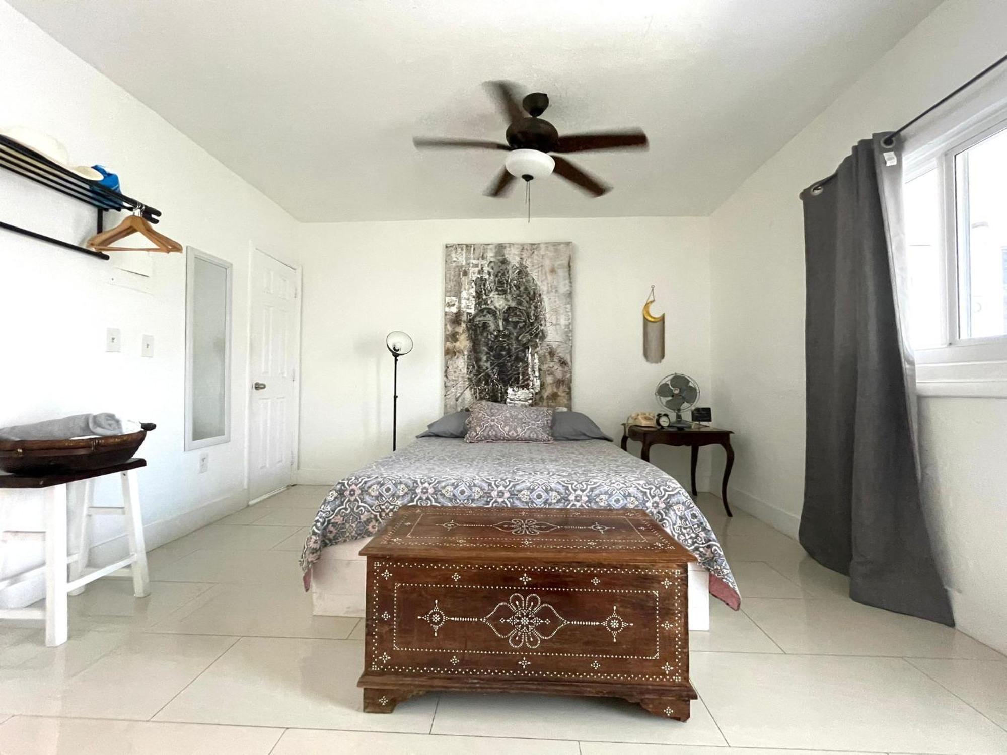 Private Studio Blocks From Coconut Grove ไมอามี ภายนอก รูปภาพ