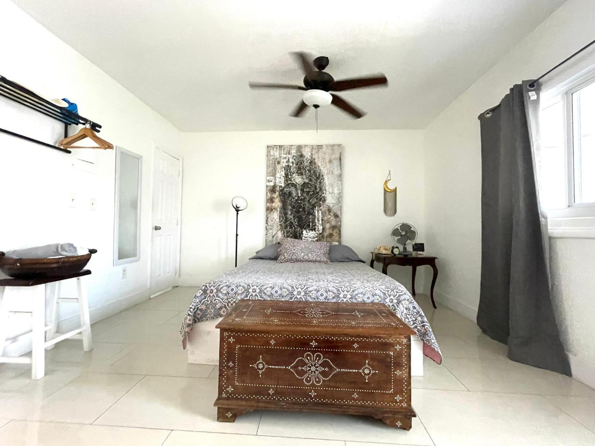 Private Studio Blocks From Coconut Grove ไมอามี ภายนอก รูปภาพ